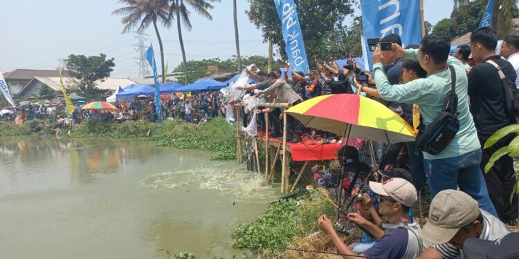 Ribuan Pemancing Padati Situ Rawa Arum