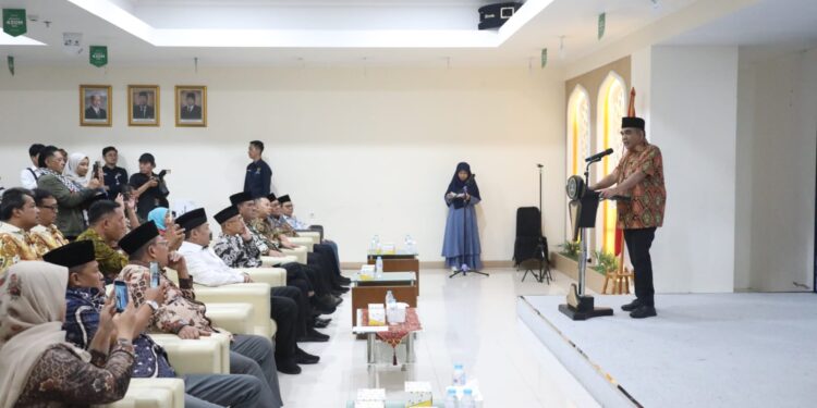 Sekjen Gerindra Serahkan Dana Bantuan Hasil Lelang Sapi Miliknya ke Baznas untuk Palestina