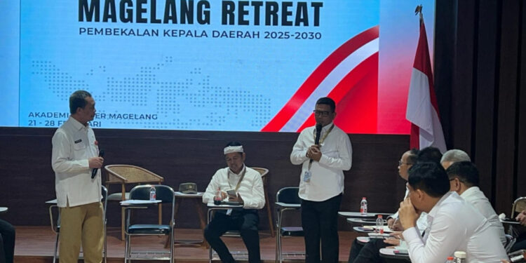 Sampaikan Gagasan Pembangunan Infrastruktur Desa saat Retreat, Gubernur Andra: Bagi Masyarakat, yang Utama Itu Jalan