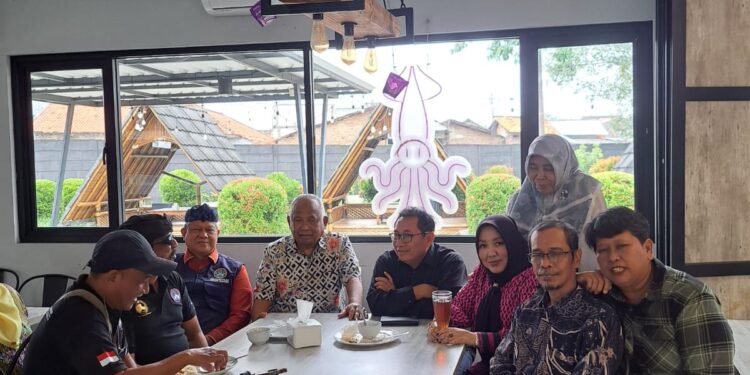 Wagub Banten A Dimyati Natakusumah Lakukan Dialog dengan Perkumpulan  Urang Banten